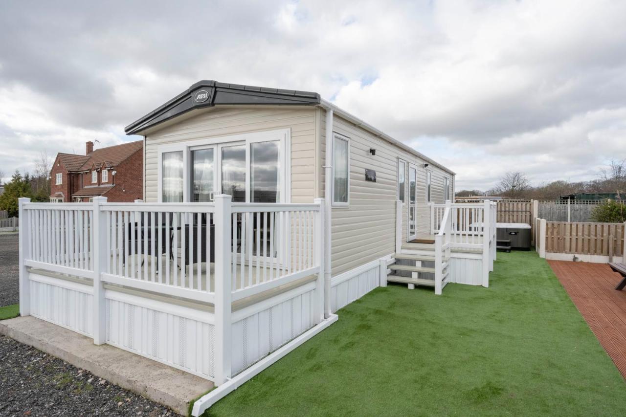 Hallcroft Fishery And Holiday Park Retford Exterior photo