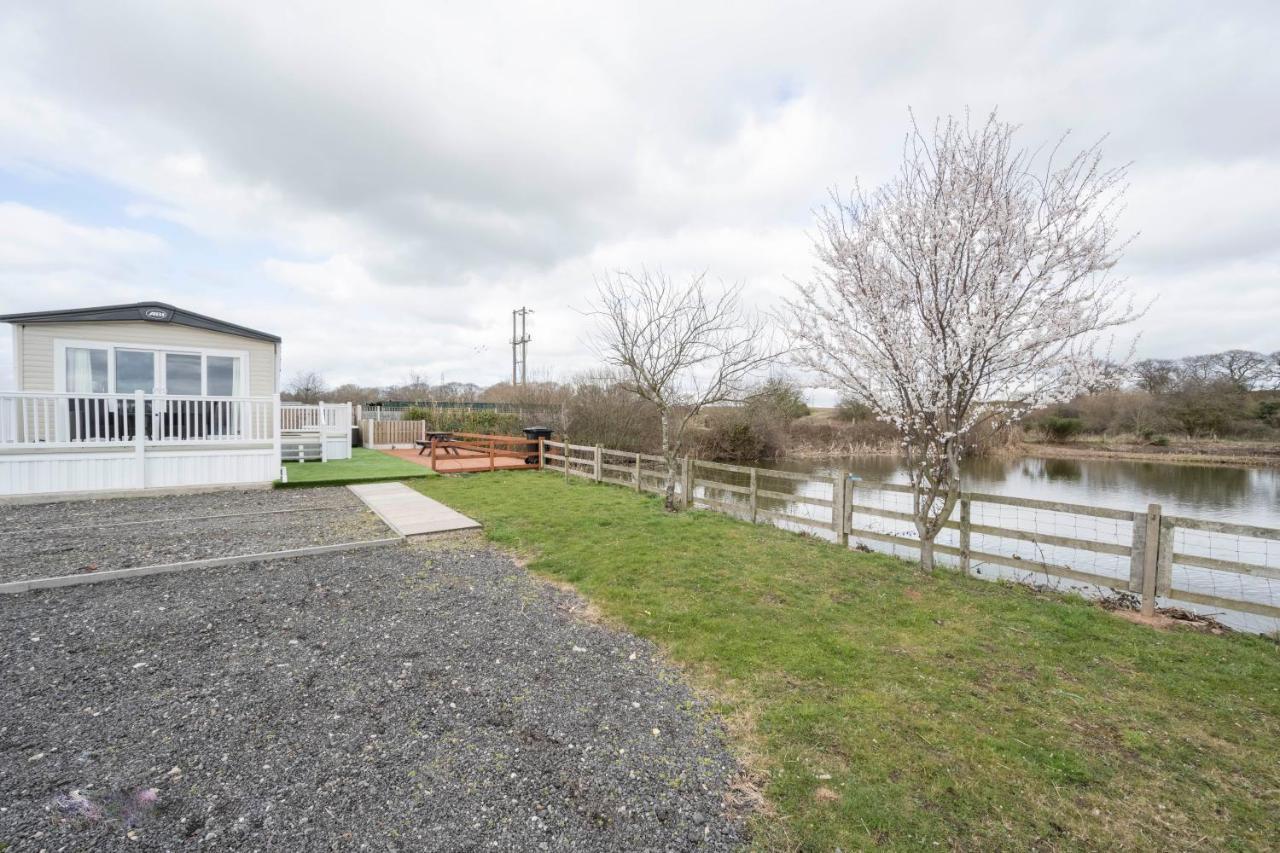 Hallcroft Fishery And Holiday Park Retford Exterior photo